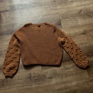 Brick colored soft knitted sweater, puffy sleeves and detailing on sleeves